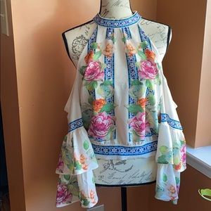 MUST HAVE/Off the shoulder floral shirt